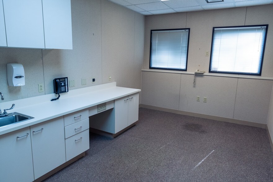 More Photos Of 60 East St, Methuen Medical For Lease
