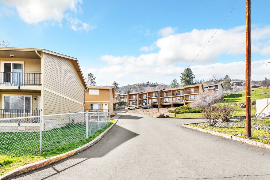 More Photos Of 2408 W 10th St, The Dalles Apartments For Sale