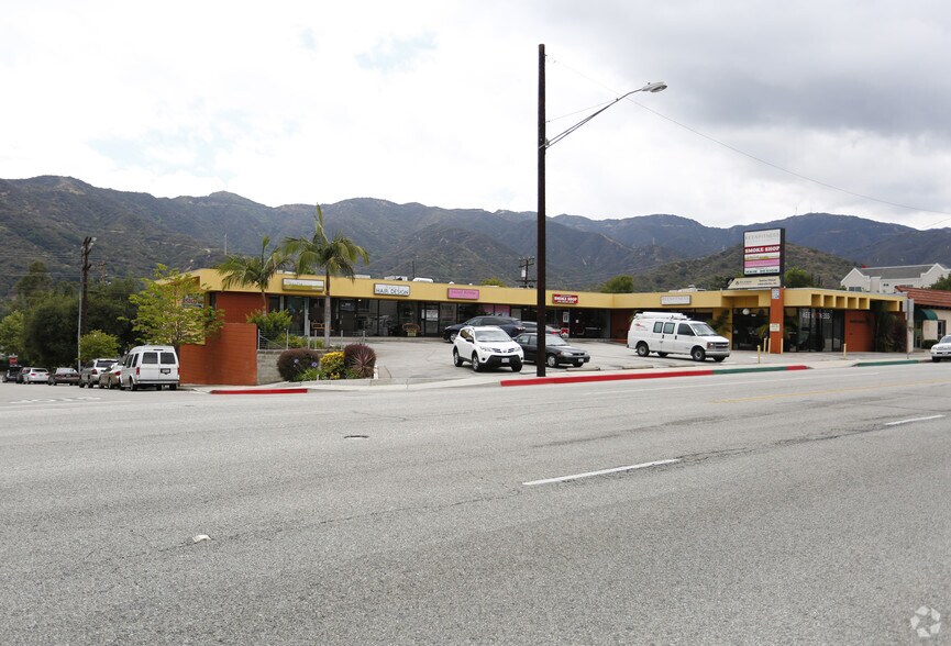 Primary Photo Of 2652-2662 Honolulu Ave, Montrose Freestanding For Lease