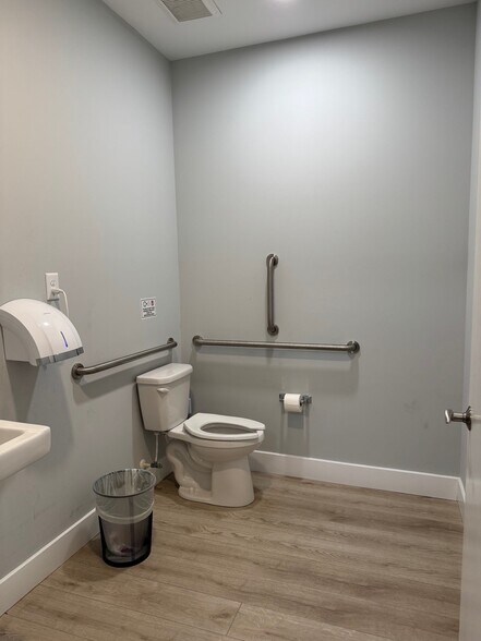 More Photos Of 19405 Plantation Rd, Rehoboth Beach Medical For Lease