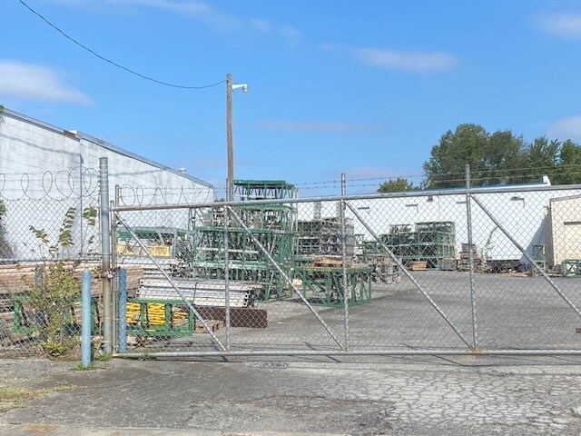 More Photos Of 116 Ritchie Rd, Capitol Heights Freestanding For Sale