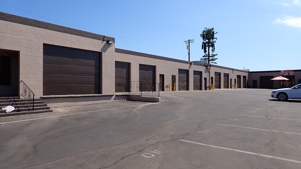 Primary Photo Of 11011 Glenoaks Blvd, Pacoima Warehouse For Lease