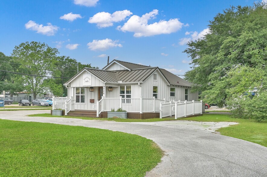 More Photos Of 724 W Main St, Tomball Medical For Sale