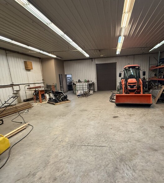 More Photos Of 383 Gunn Rd, Winnipeg Industrial For Sale