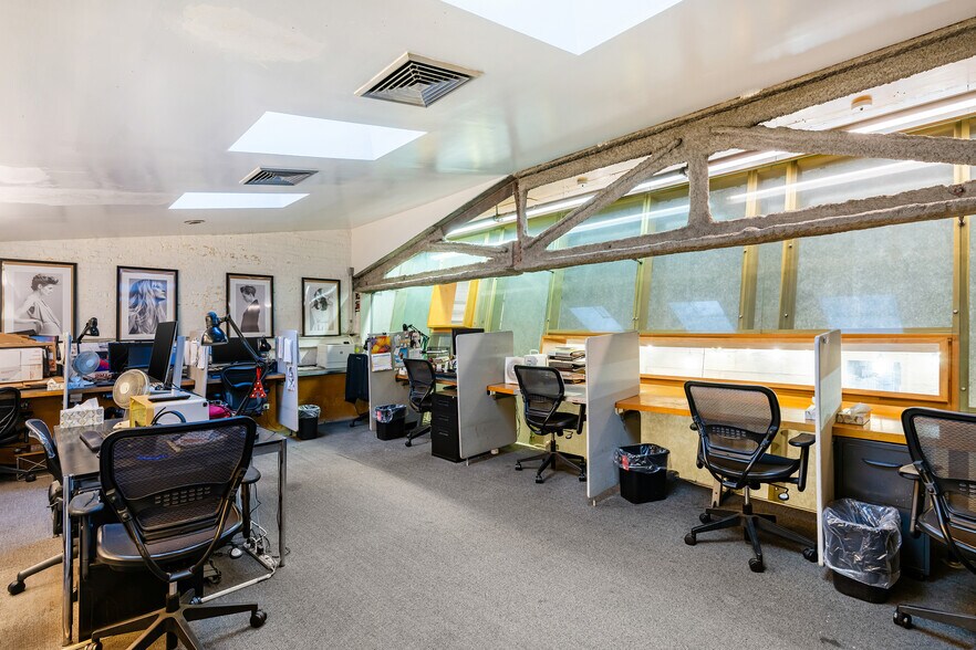 More Photos Of 146 E 56th St, New York Storefront For Lease