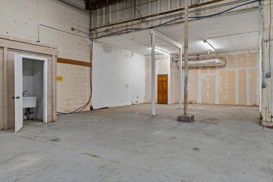 More Photos Of 215 N Western Ave, Oklahoma City Warehouse For Lease