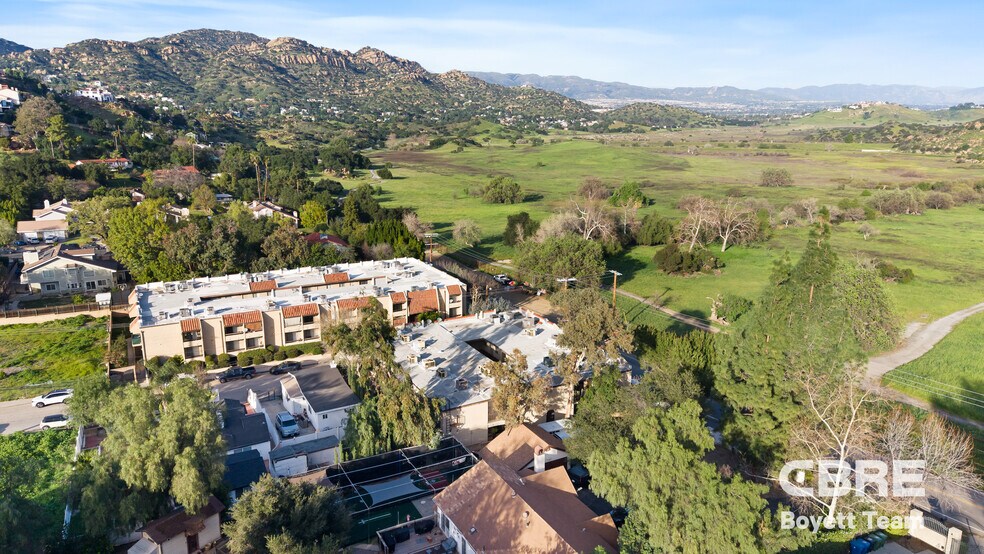 More Photos Of 8485 Valley Circle Blvd, West Hills Apartments For Sale