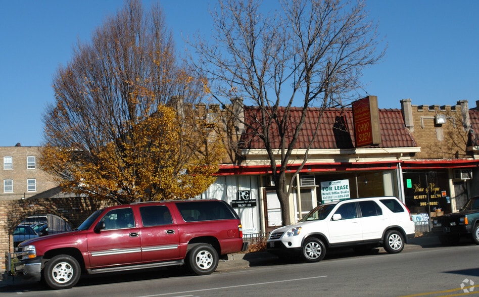 More Photos Of 18-22 Lake St, Oak Park Storefront For Lease