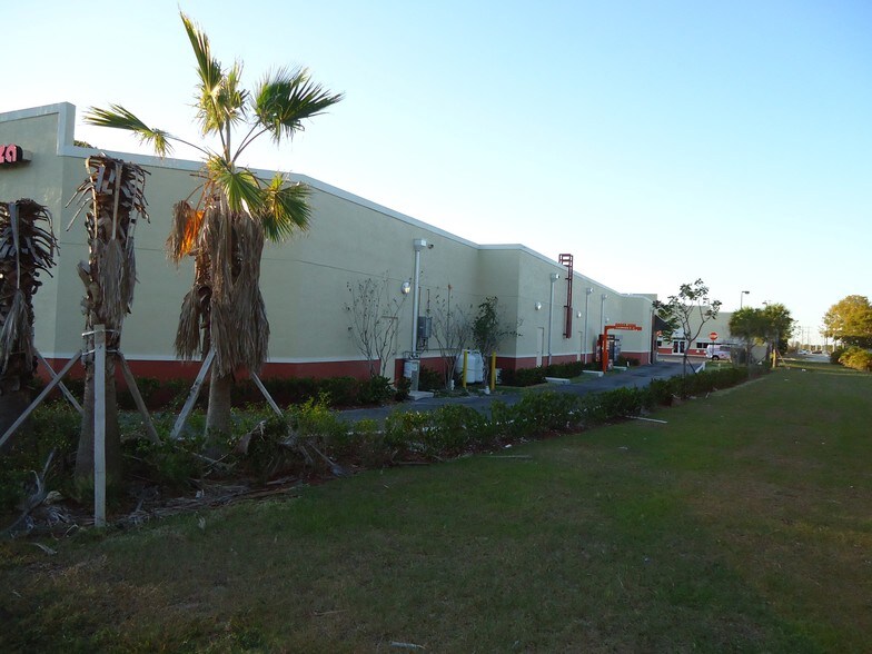 More Photos Of 374-400 N Rock Island Rd, Margate Freestanding For Lease