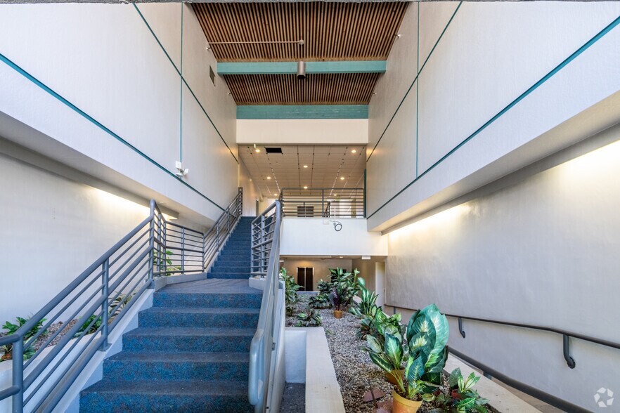 More Photos Of 4241 Williamsbourgh Dr, Sacramento Loft Creative Space For Sale