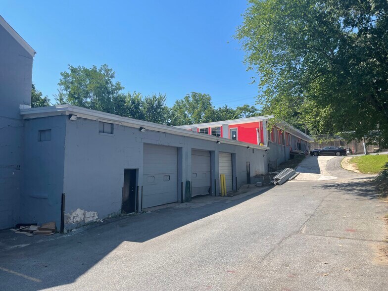 More Photos Of 3501 37th St, Mount Rainier Contractor Storage Yard For Lease