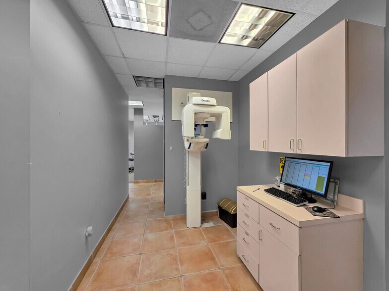 More Photos Of 6429 Fairmont Pky, Pasadena Office For Sale