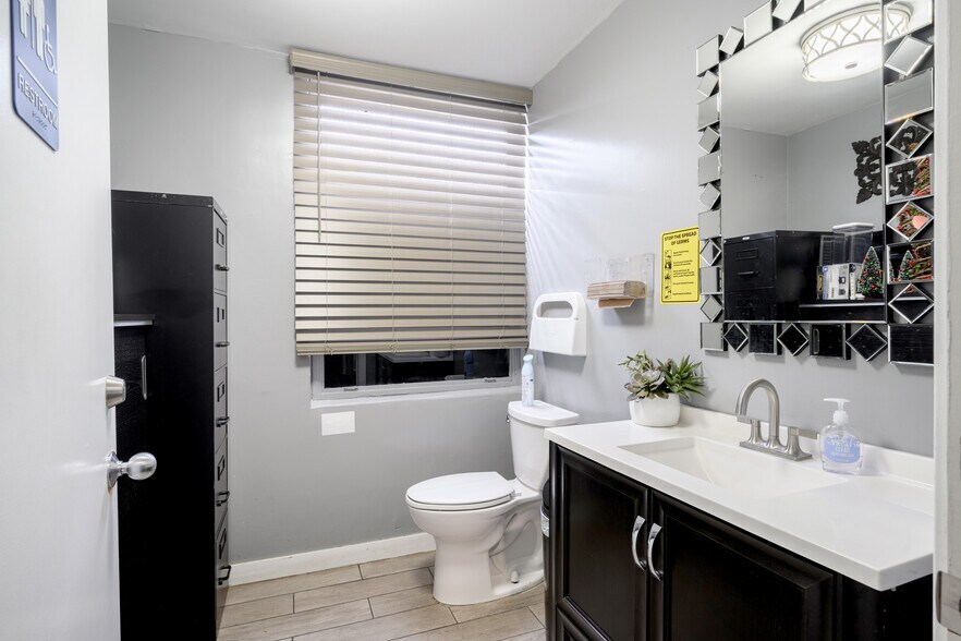 More Photos Of 3210 N San Fernando Blvd, Burbank Warehouse For Sale