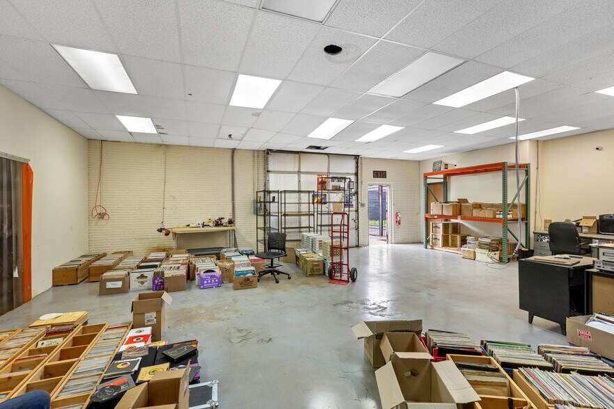 More Photos Of 3606 Asset St, Garland Light Manufacturing For Sale