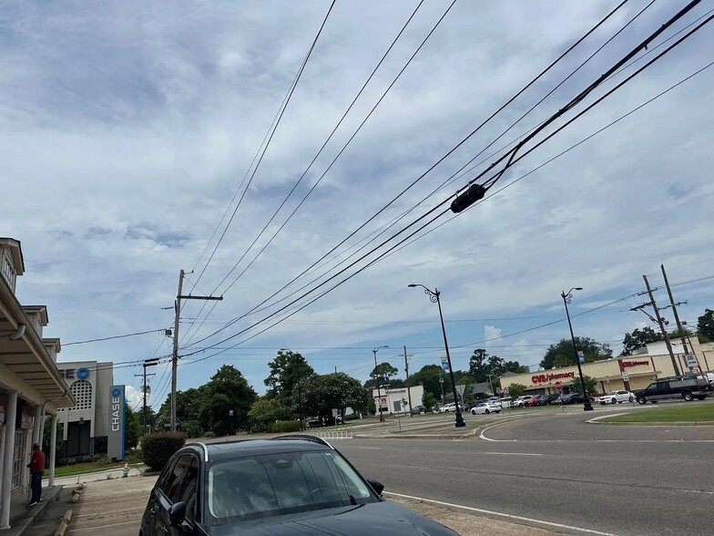 More Photos Of 1320 Veterans Memorial Blvd, Metairie Freestanding For Sale