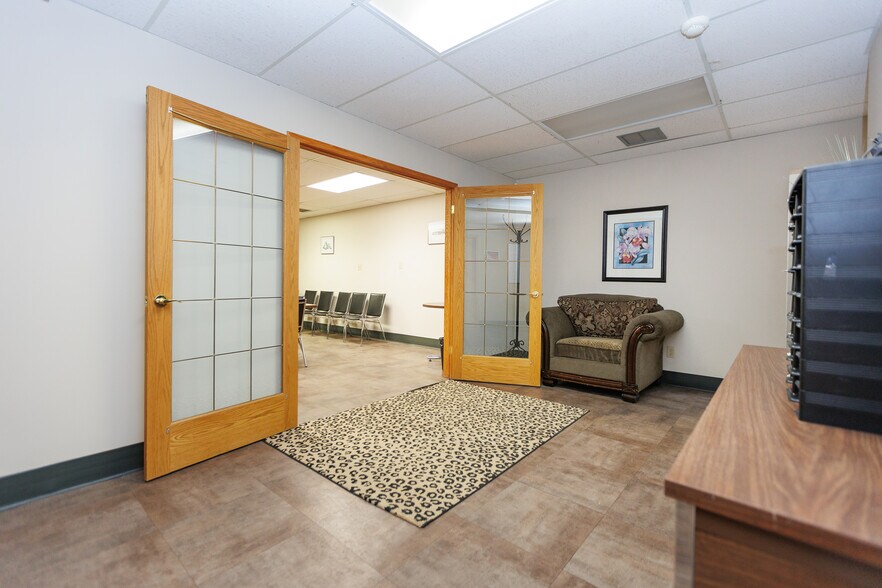 More Photos Of 4730A 50 St, Red Deer Storefront Retail Office For Lease