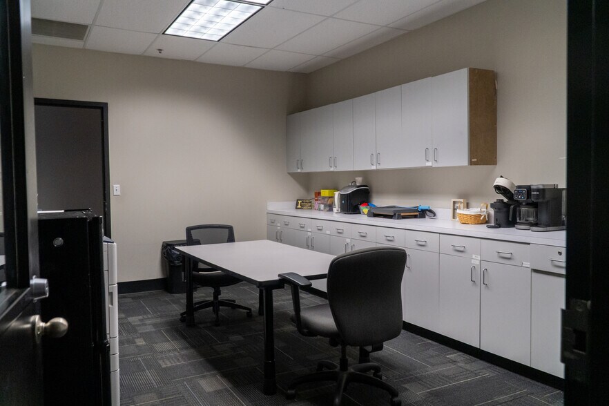 More Photos Of 500 Industrial Dr, Hamilton Industrial For Sale