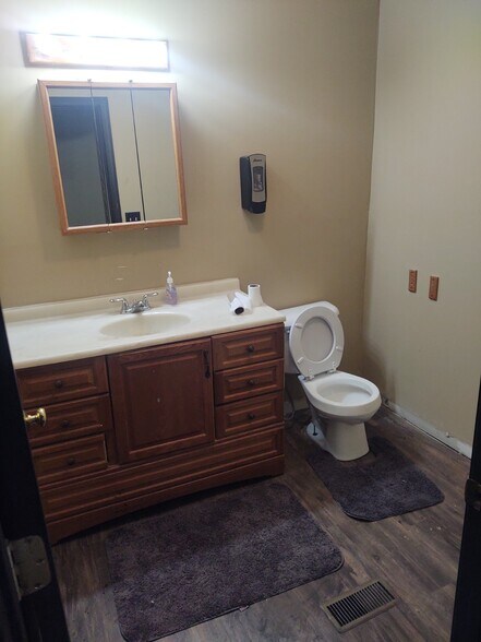 More Photos Of 310-312 Main St, Toledo Storefront Retail Residential For Lease