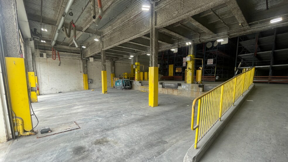 More Photos Of 2544 Borough Pl, Woodside Warehouse For Lease