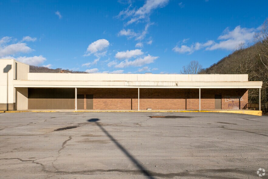 More Photos Of 539 Valley Dr, Oceana Storefront For Sale