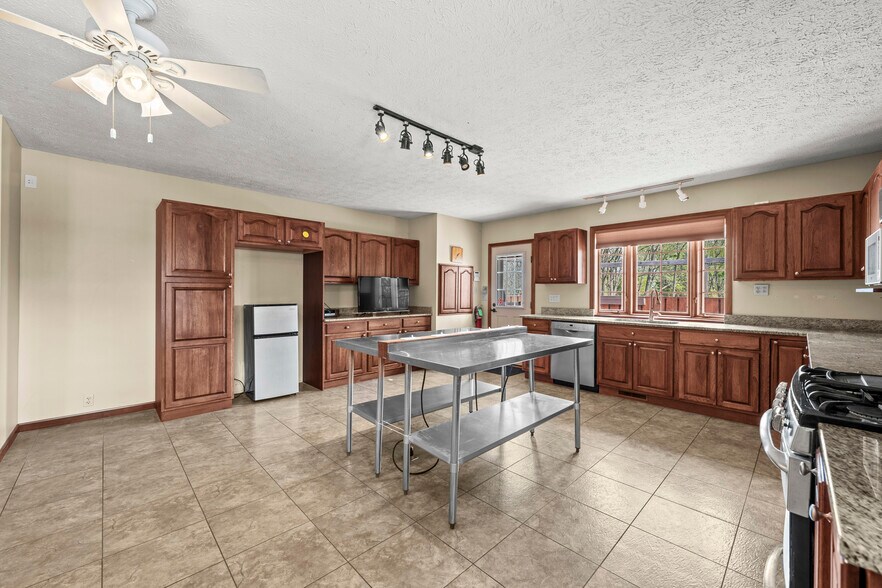 More Photos Of 832 S Main St, Canton Specialty For Sale