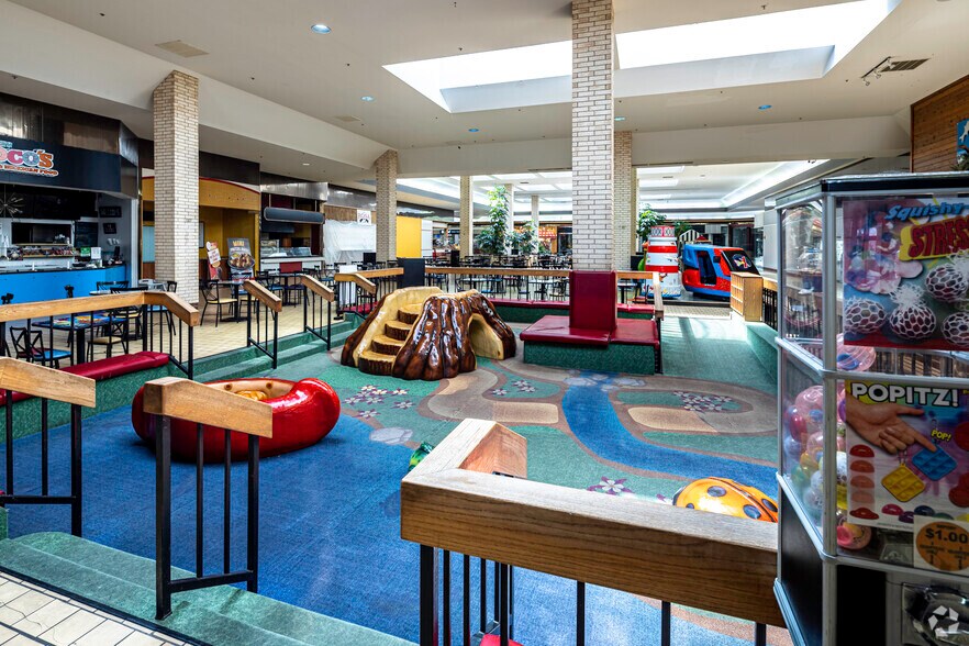 More Photos Of 2259 S 9th St, Salina Unknown For Lease