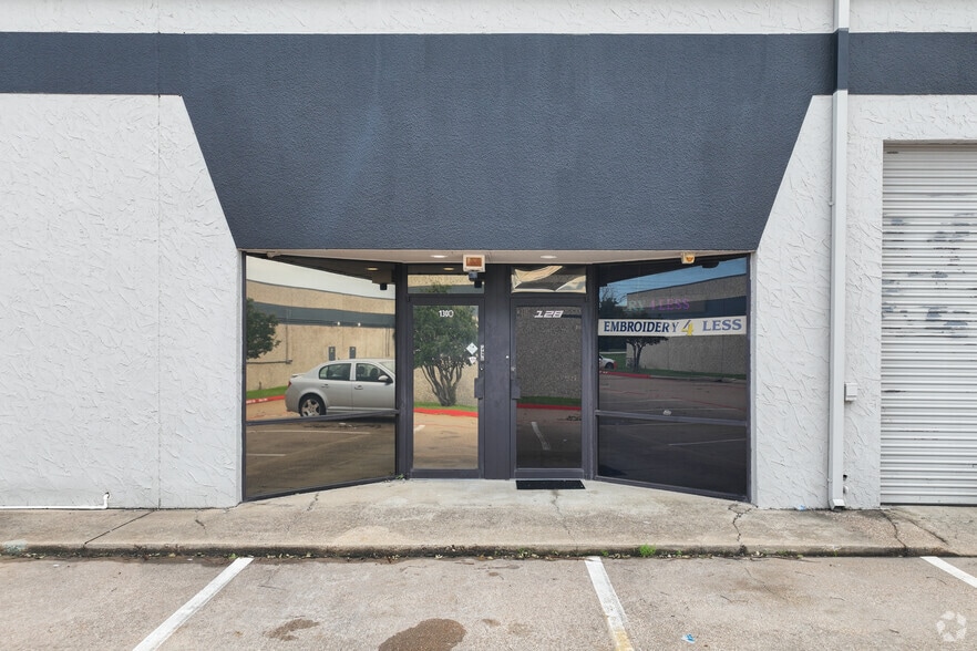 More Photos Of 1110 W Harris Rd, Arlington Warehouse For Lease