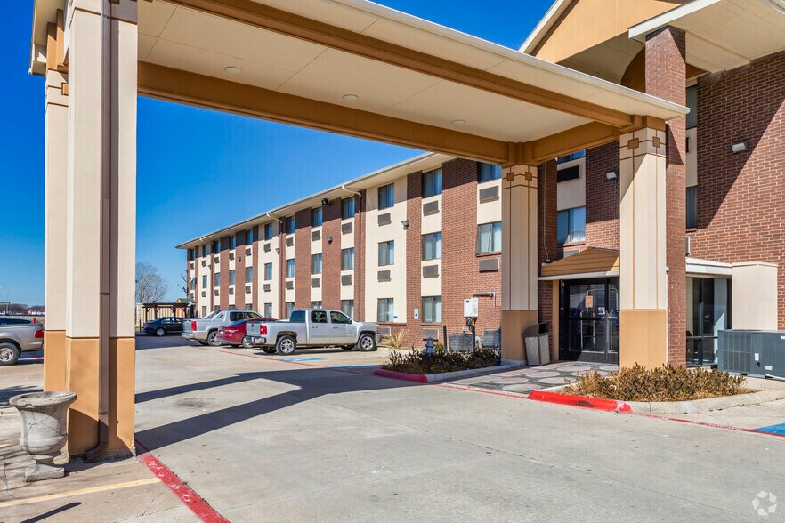 More Photos Of 8205 Esters Blvd, Irving Hotel For Sale