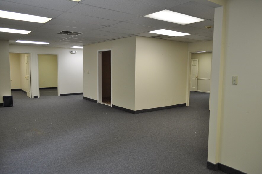 More Photos Of 163 N Rt 130, Bordentown Unknown For Lease