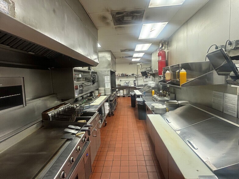 More Photos Of 5720 Northampton Blvd, Virginia Beach Restaurant For Lease