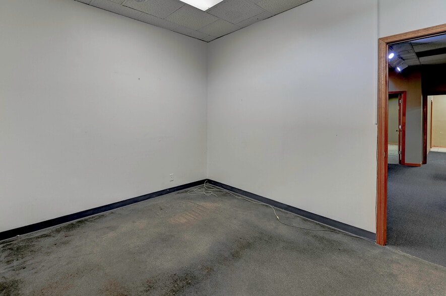 More Photos Of 4003 Pennsylvania Ave, Kansas City Office For Sale