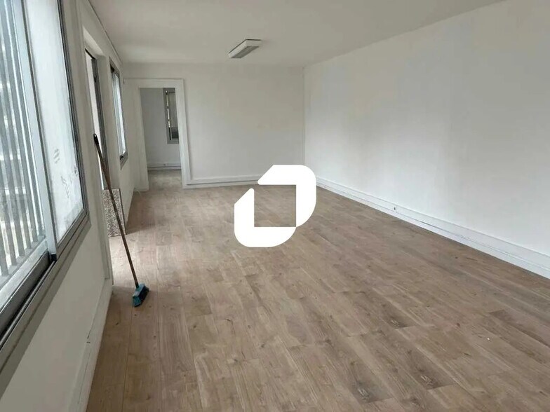 More Photos Of 130 Rue Du Lieutenant Petit Leroy, Chevilly-Larue Office For Lease