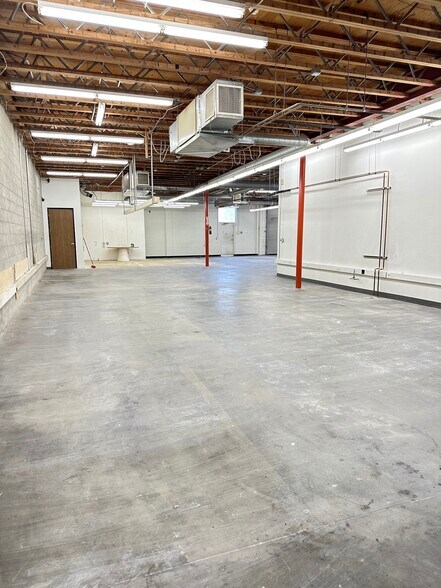 More Photos Of 6151-6159 Santa Monica Blvd, Los Angeles Showroom For Sale
