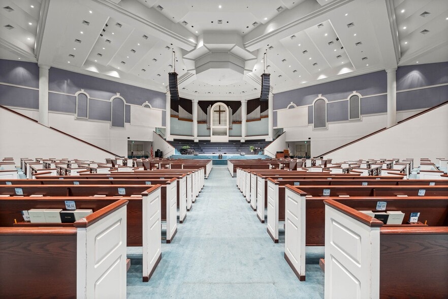 More Photos Of 3661 Dauphin St, Mobile Religious Facility For Sale