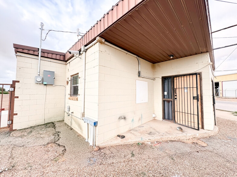 More Photos Of 2213 N Quaker Ave, Lubbock Self Storage For Sale