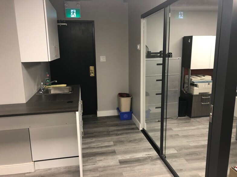 More Photos Of 866 The Queensway, Toronto Office For Lease
