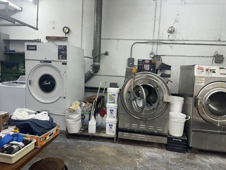 More Photos Of 1152 Court St, Clearwater Freestanding For Sale