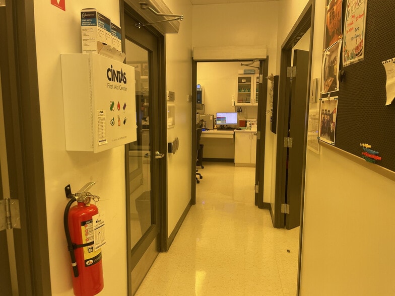 More Photos Of 2060 Walkley Rd, Ottawa Warehouse For Lease