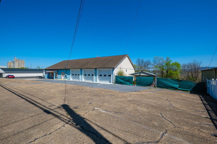 More Photos Of 1090 Virginia Ave, Harrisonburg Light Distribution For Sale