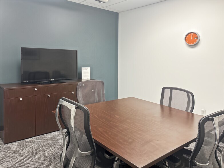 More Photos Of 303 N Stadium Blvd, Columbia Coworking Space