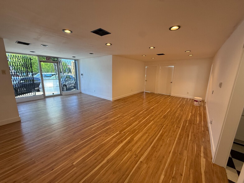 More Photos Of 1132 SE Salmon St, Portland Warehouse For Sale