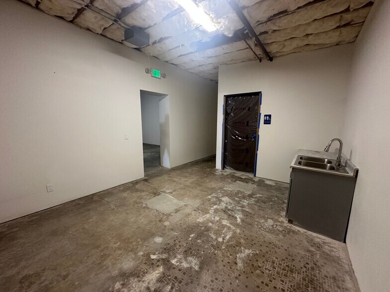 More Photos Of 10323 Cypress Ave, Riverside Restaurant For Lease