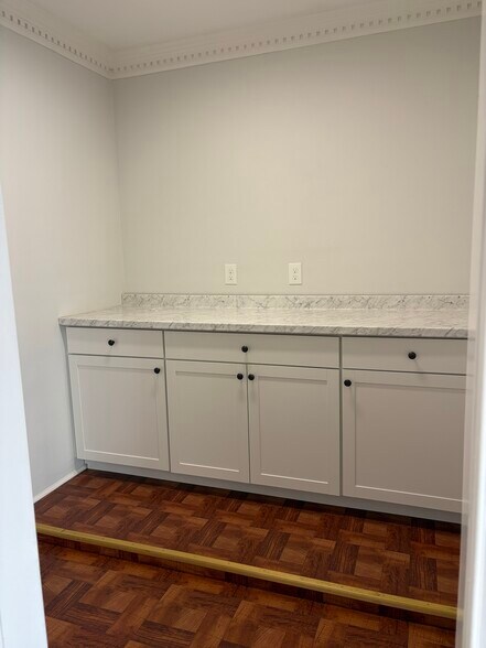 More Photos Of 1161 NW Broad St, Murfreesboro Office For Lease