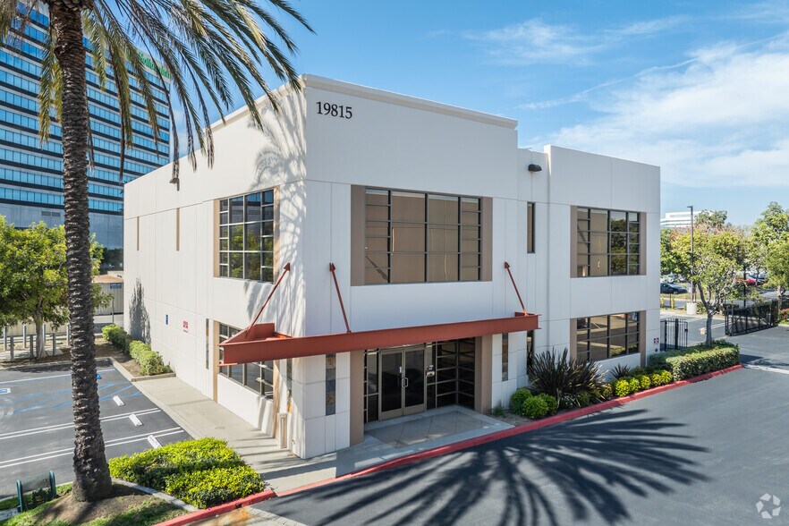 More Photos Of 19815 Hamilton Ave, Torrance Warehouse For Lease