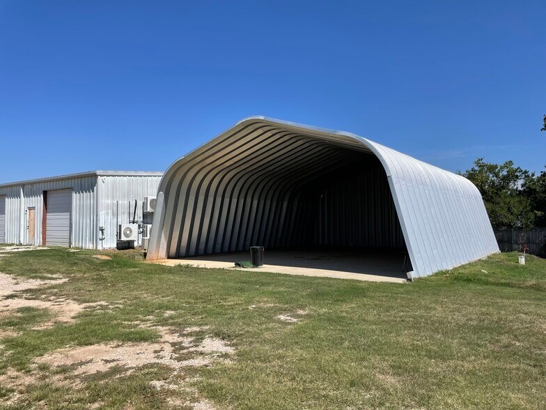 More Photos Of 18608 NE 23rd St, Harrah Light Distribution For Lease