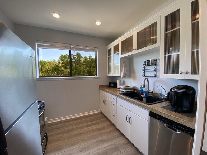 More Photos Of 16201 Dodd St, Volente Coworking Space