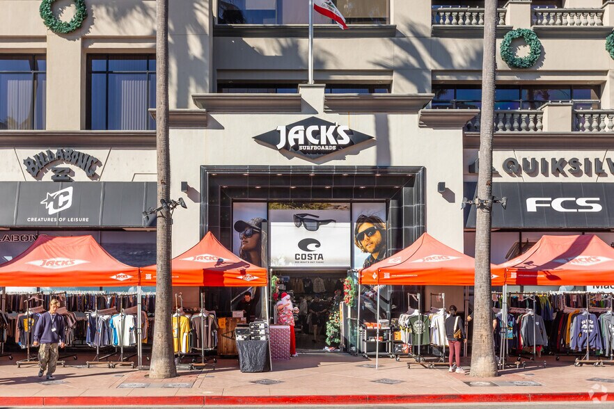 More Photos Of 101 Main St, Huntington Beach Office For Lease