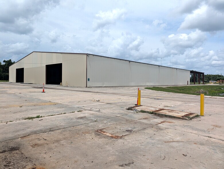More Photos Of 1509 S Byron Butler Pky, Perry Manufacturing For Lease
