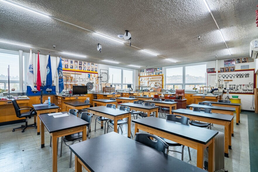 More Photos Of 2911 N San Fernando Rd, Los Angeles Schools For Lease