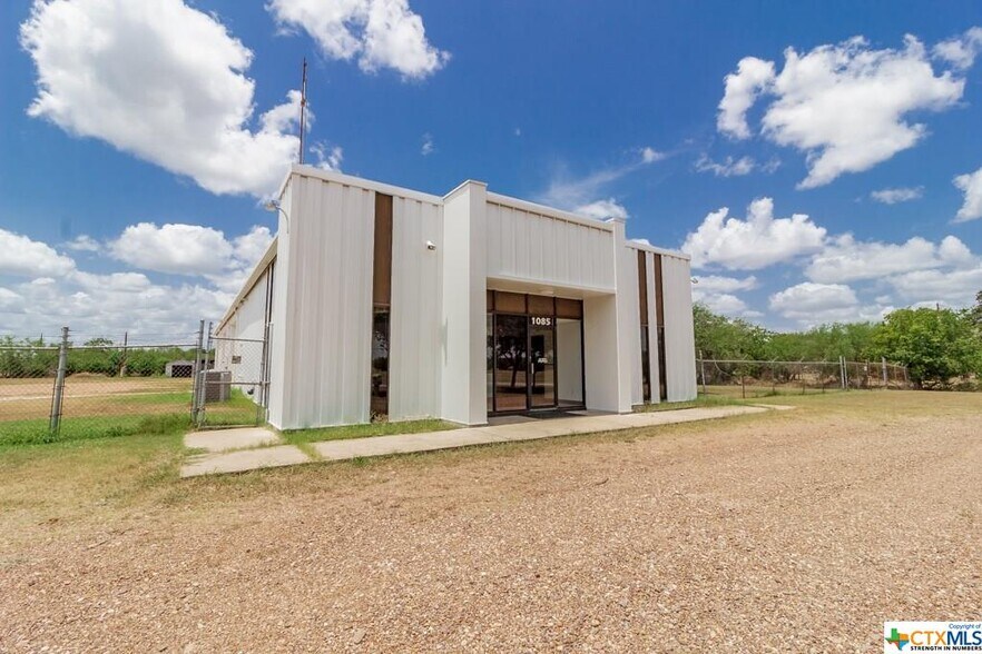 More Photos Of 1121 Northside Rd, Victoria Industrial For Sale